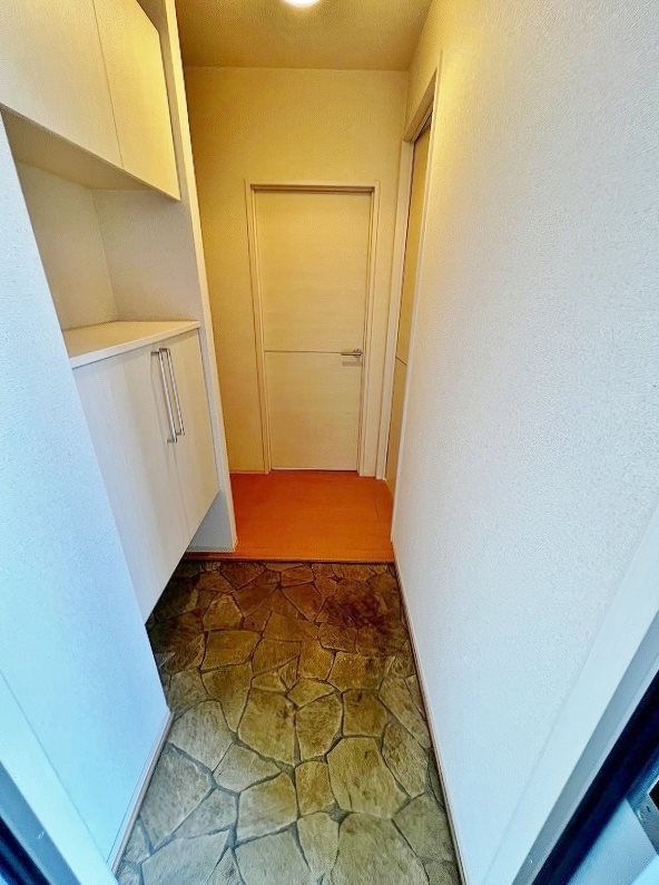 メゾングランモア 玄関