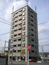 シャイニーヒルズ 302号室 外観