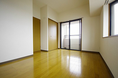 シャイニーヒルズ ベッドルーム