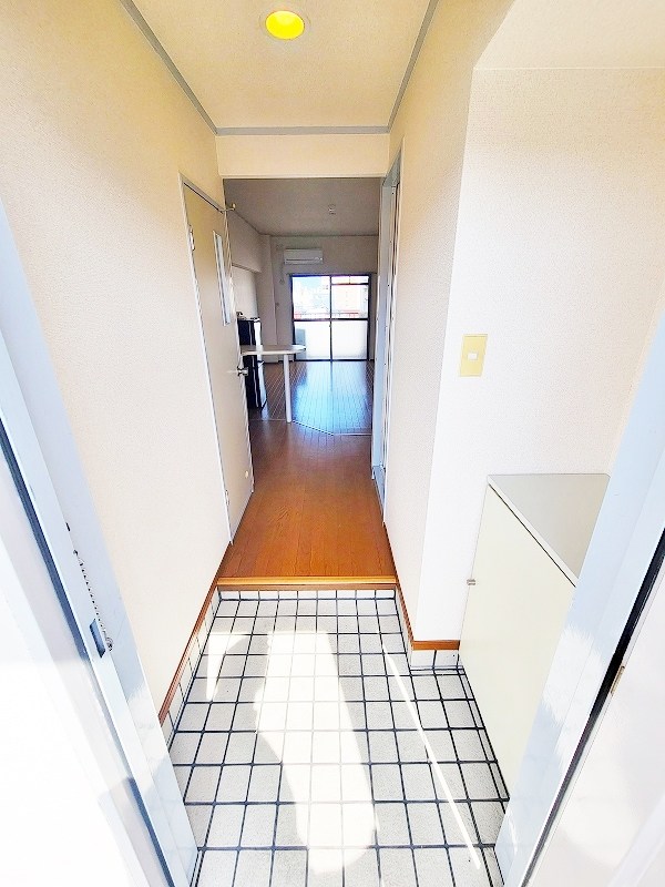 ベルガ清水 玄関