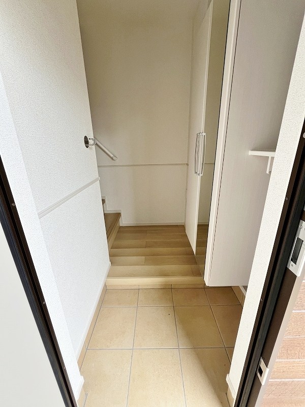 グローリア・ヒデ　A棟 玄関