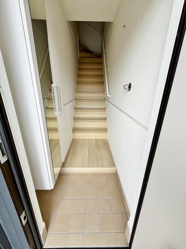 グローリア・ヒデ　B棟 玄関