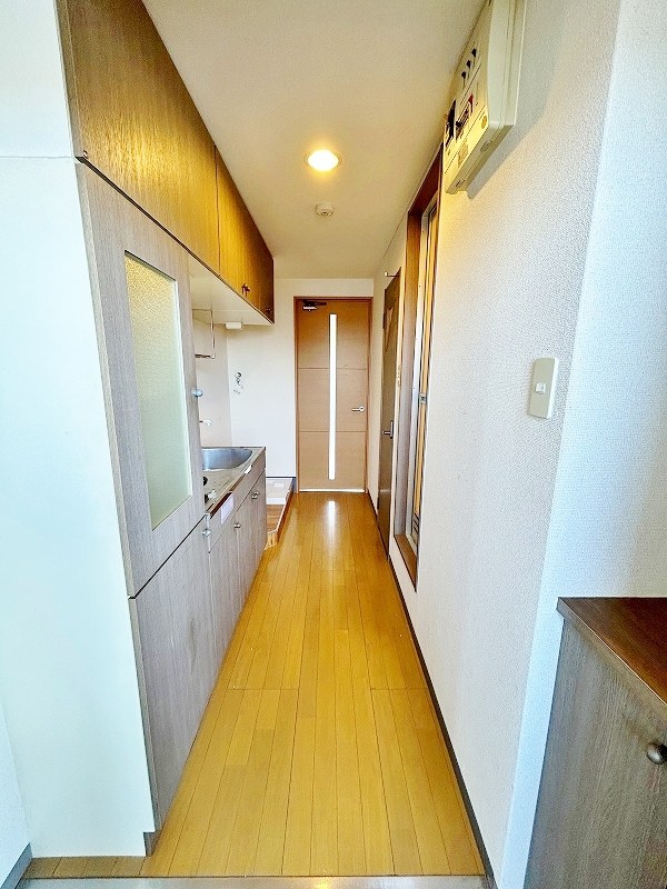 アヴィニール清水 玄関