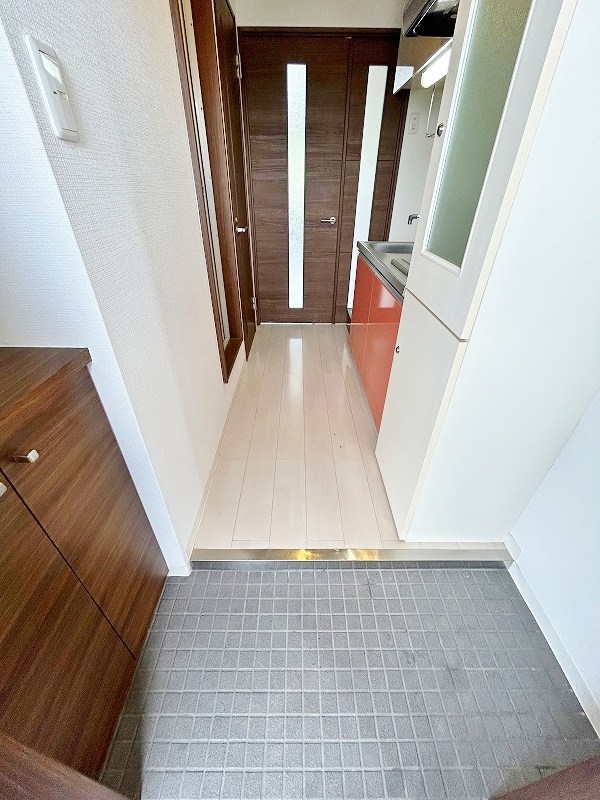 アヴィニール清水 玄関