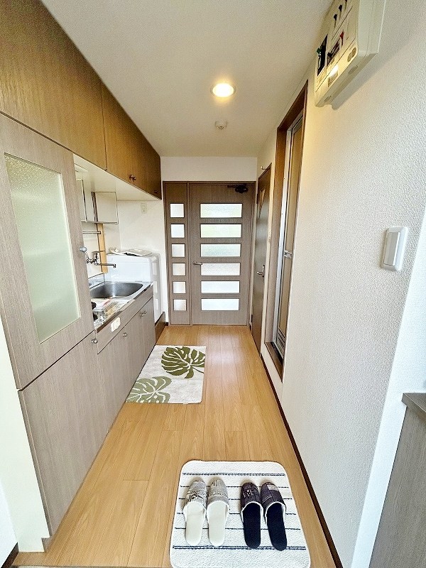 アヴィニール清水 玄関