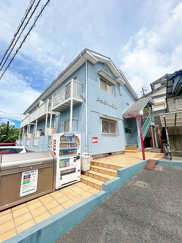 アヴィニール石田  204号室 外観