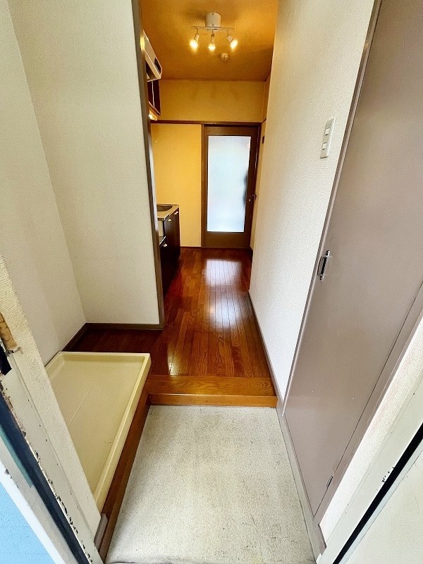 アヴィニール石田  玄関