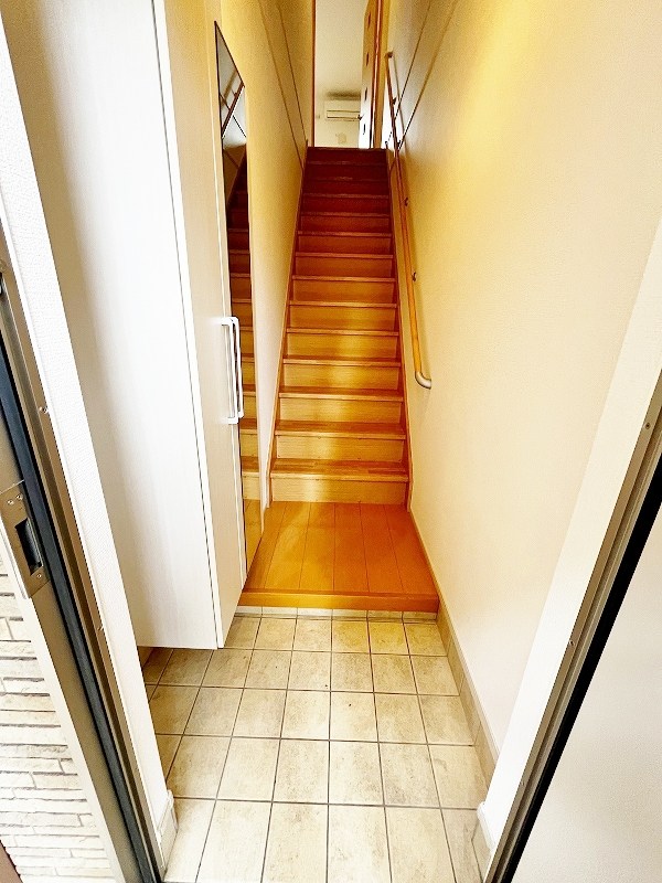 ウエスト　アヴェニューB棟   玄関