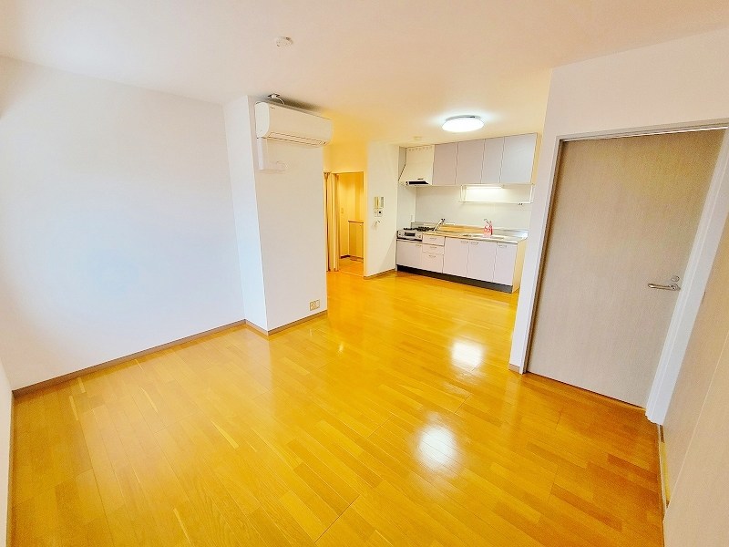 タカフジ・アパートメント  リビング