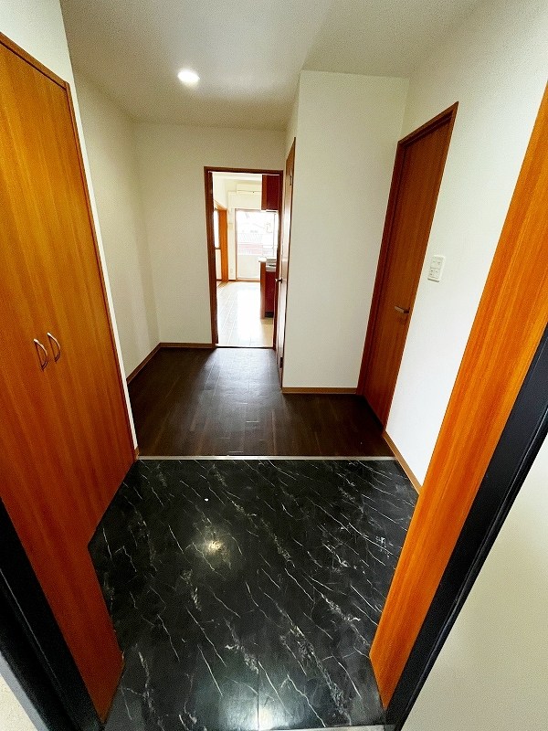 アヴィニールグランデ金田 玄関