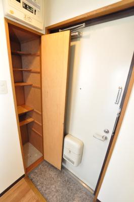 ヤンググレイス若園 玄関