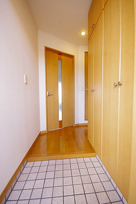 アヴニール吉志 玄関