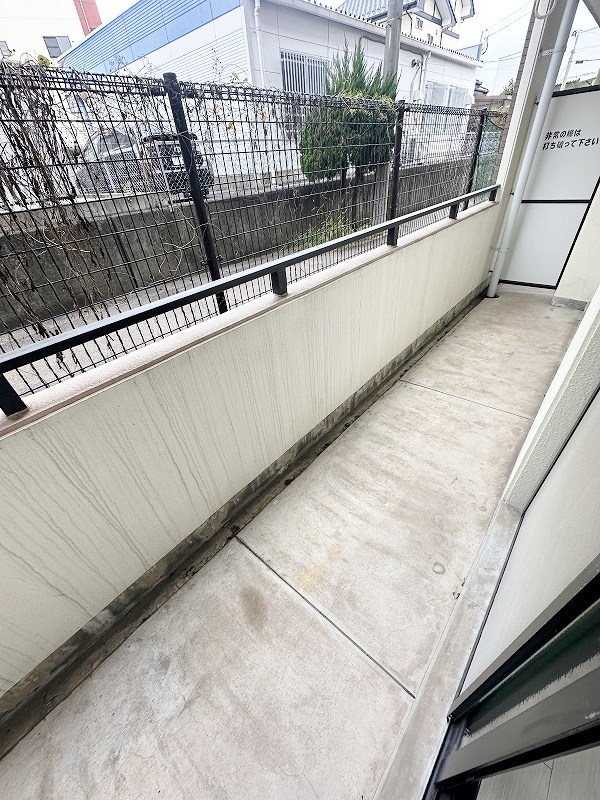 デニエ守恒 ベランダ