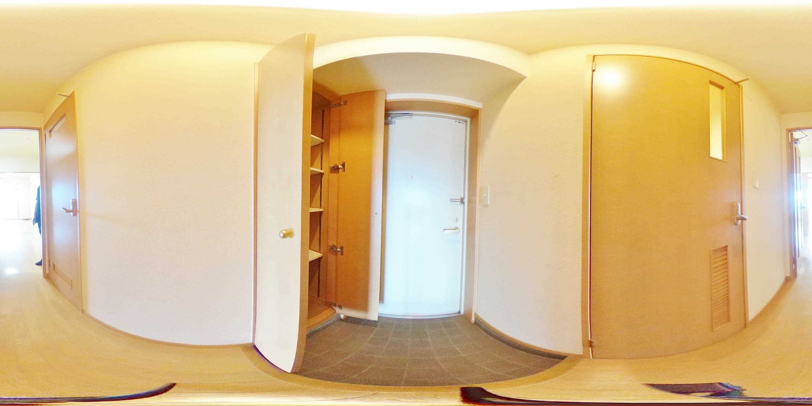 ニューシティアパートメンツ南小倉Ⅱ 玄関