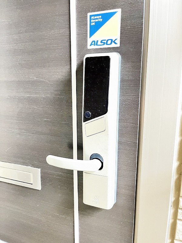 ラウンドシティ足原  玄関