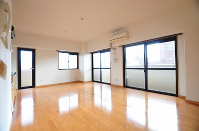 ラフィナーレアースコート魚町 リビング