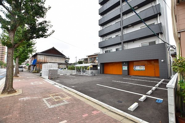 到津エイトフラッグ 駐車場