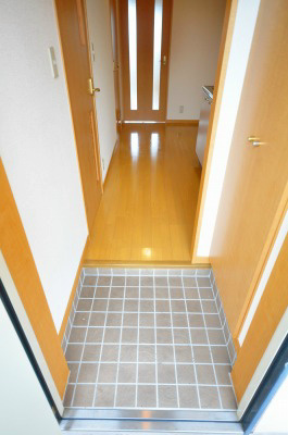 ニューシティアパートメンツ南小倉Ⅱ 玄関