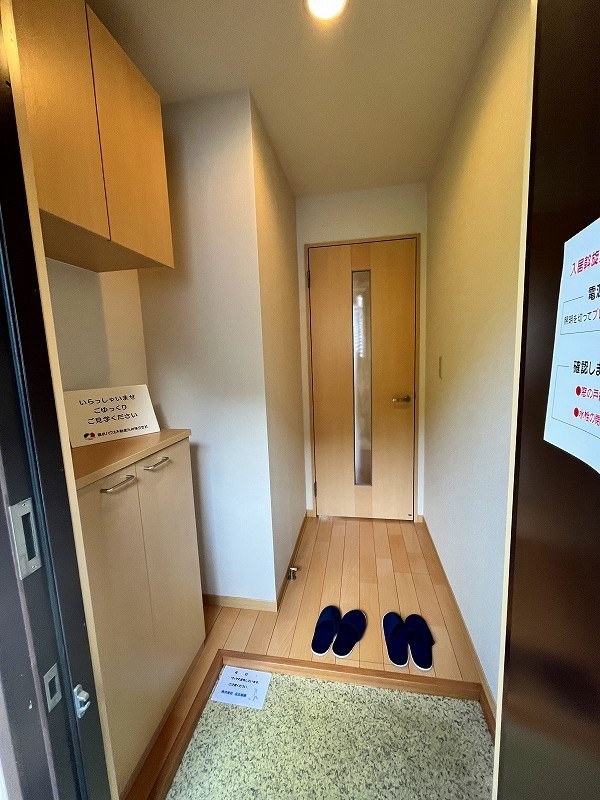 グランディール愛３ 玄関