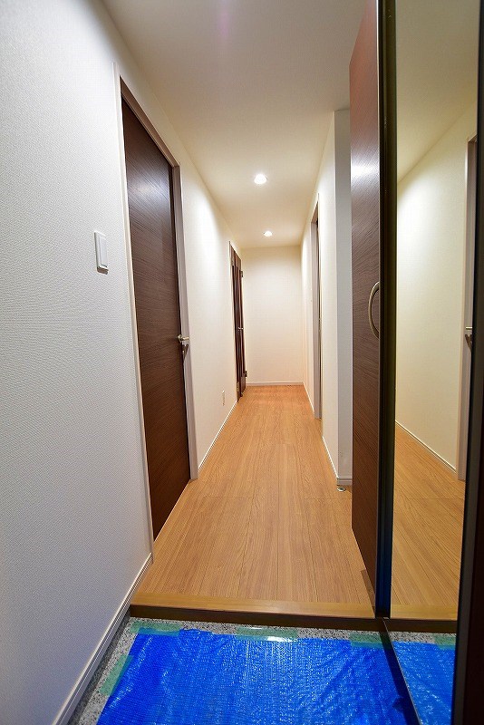 エルティアラ上富野Ⅱ  玄関