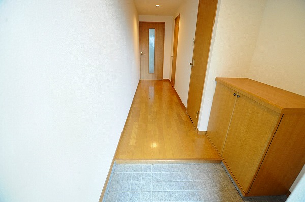 プレステージ足立 玄関