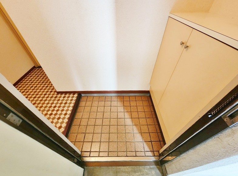 ファミールタカハシ第１ビル  玄関