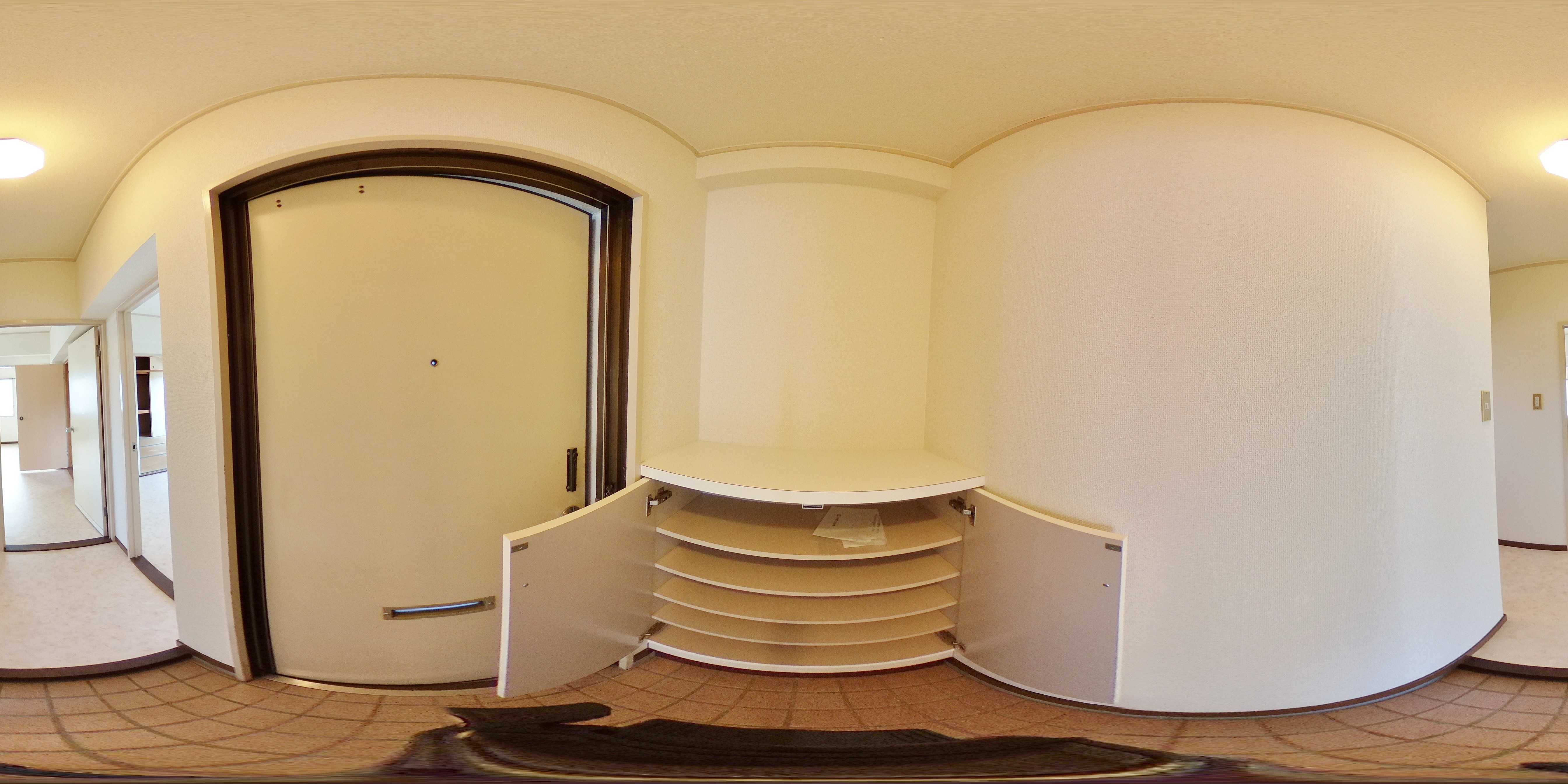 ファミールタカハシ第１ビル 玄関