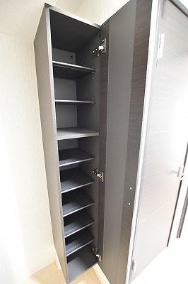 ネクステージ三萩野 玄関