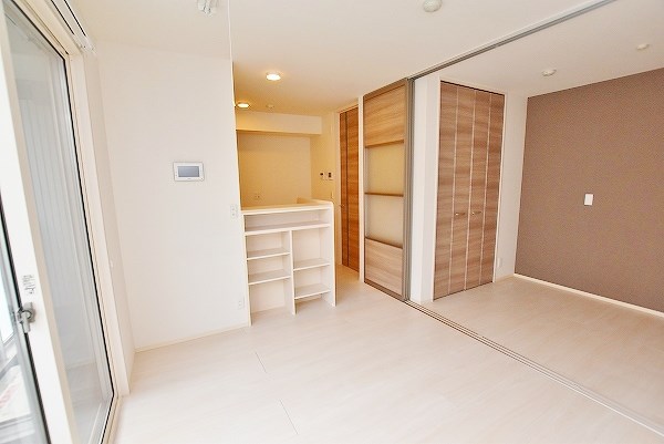 ザ・レジデンスBonjono West（ザ・レジデンスボンジョーノ　ウエスト） リビング