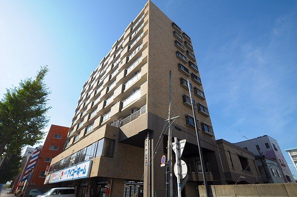 第１０岡部ビル 305号室 外観