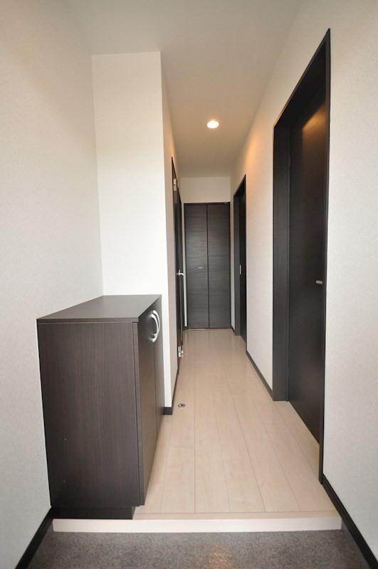 ソレイユひびきの 玄関