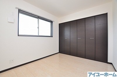 ソレイユひびきの ベッドルーム