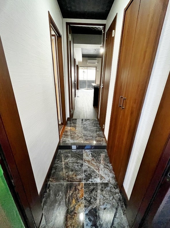 プレジデンス　ざ　三萩野 玄関