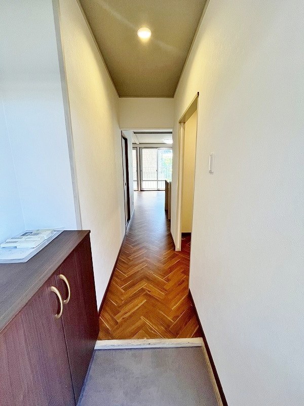 プレジールイトー 玄関