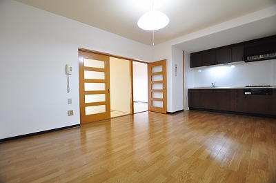 クラウンハイム若園 リビング