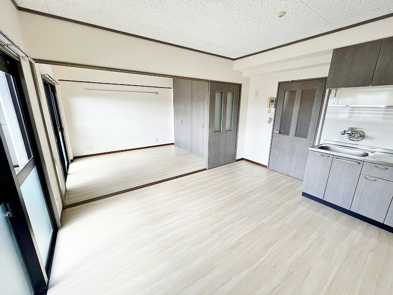 ロイヤルセンターＢＬＤ  リビング