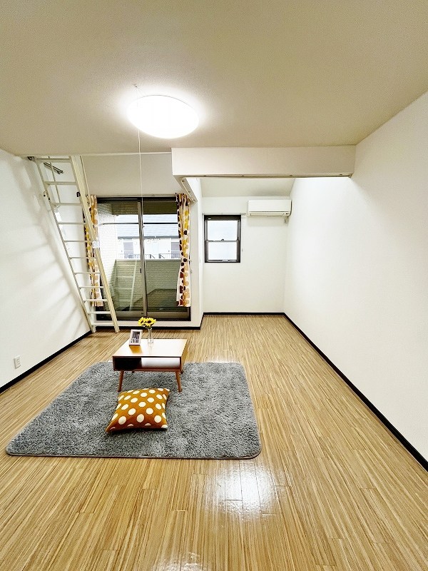 ＭＯＯＮ下到津Ｄ棟 リビング