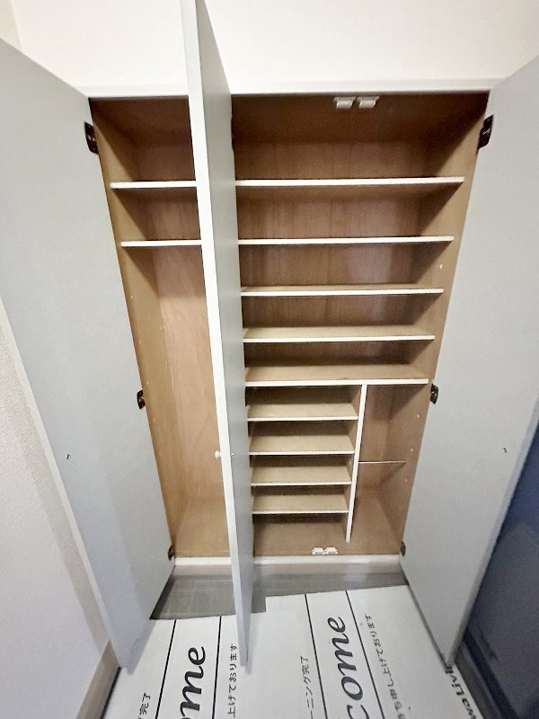 レシェンテ徳力　Ｃ棟 玄関