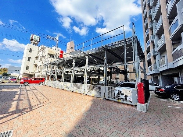 ロイヤルノースナイン 駐車場
