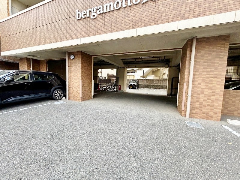 Bergamotto黄金（ベルガモット黄金） 駐車場