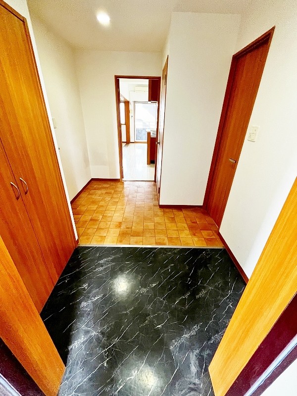 アヴィニールグランデ金田 玄関