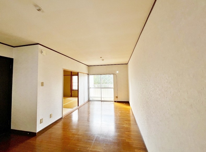 ゴールドハイツ湯川 リビング