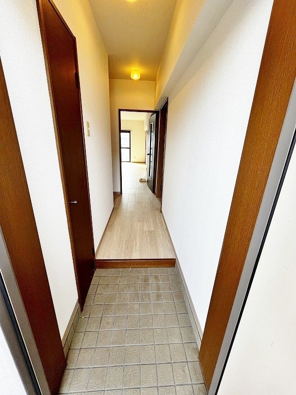 エルスール湯川弐番館 玄関