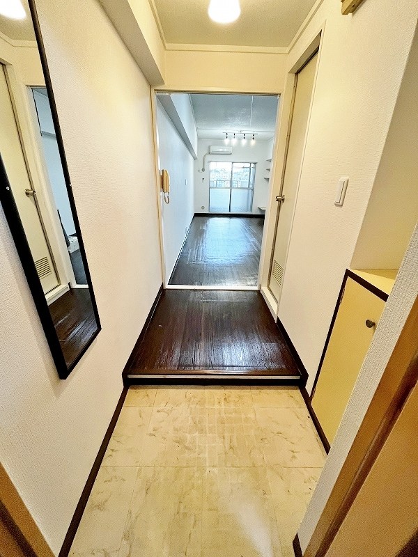 ルミナス  玄関