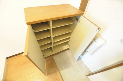 ＩＳＨＩＧＡＫＩ.ＢＬＤ 玄関