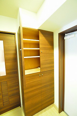 THE　SQUARE・Suite　Residence（ザ・スクエアスイートレジデンス） 玄関