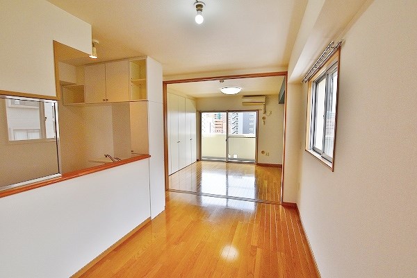 ラクーレⅤ片野 リビング