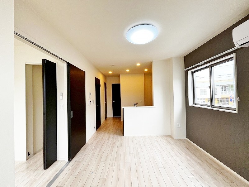 アジャート リビング