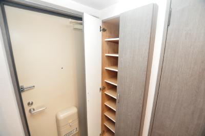 ＲＯＹＡＬ　ＰＡＬＡＣＥ（ロイヤルパレス) 玄関