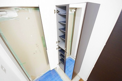 エルティアラ上富野 玄関